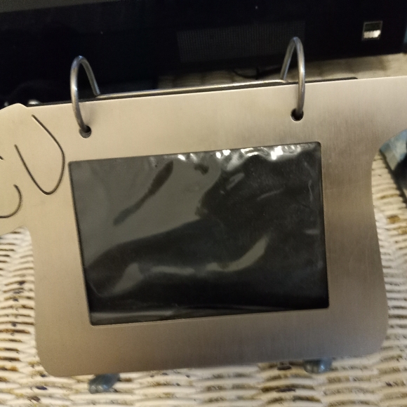 Picture holder, Dog frame. The legs on which it stands are little paws. - Picture 7 of 7